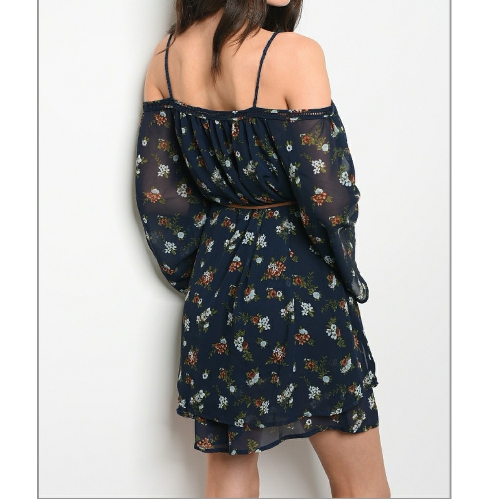 1 sm. Left!! NWT open shoulder dress - Picture 3 of 4